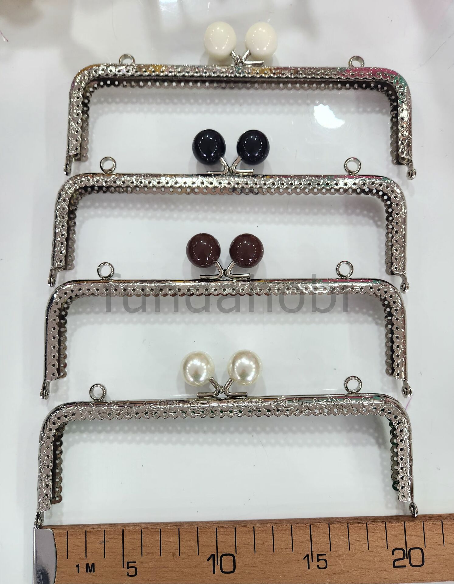 Boncuklu Metal Burs-Gri 20 cm