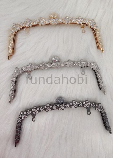 Taşlı Çiçekli Metal Çanta Bursu-22 cm