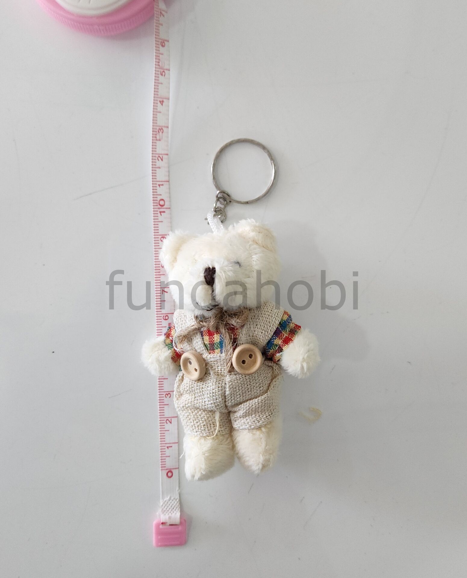 9 cm Kıyafetli Erkek Peluş Ayıcık - Kırmızı Ekose