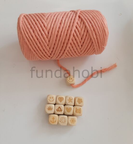 16 MM FİGÜRLÜ KARE AHŞAP BONCUK