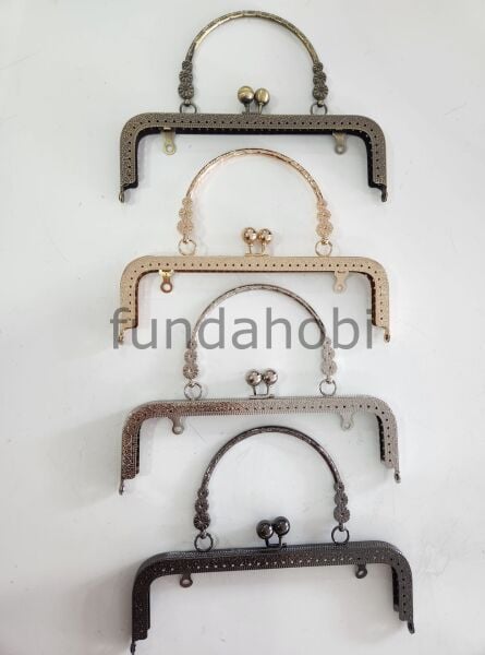 Metal Çanta Bursu İşlemeli Tutma Saplı