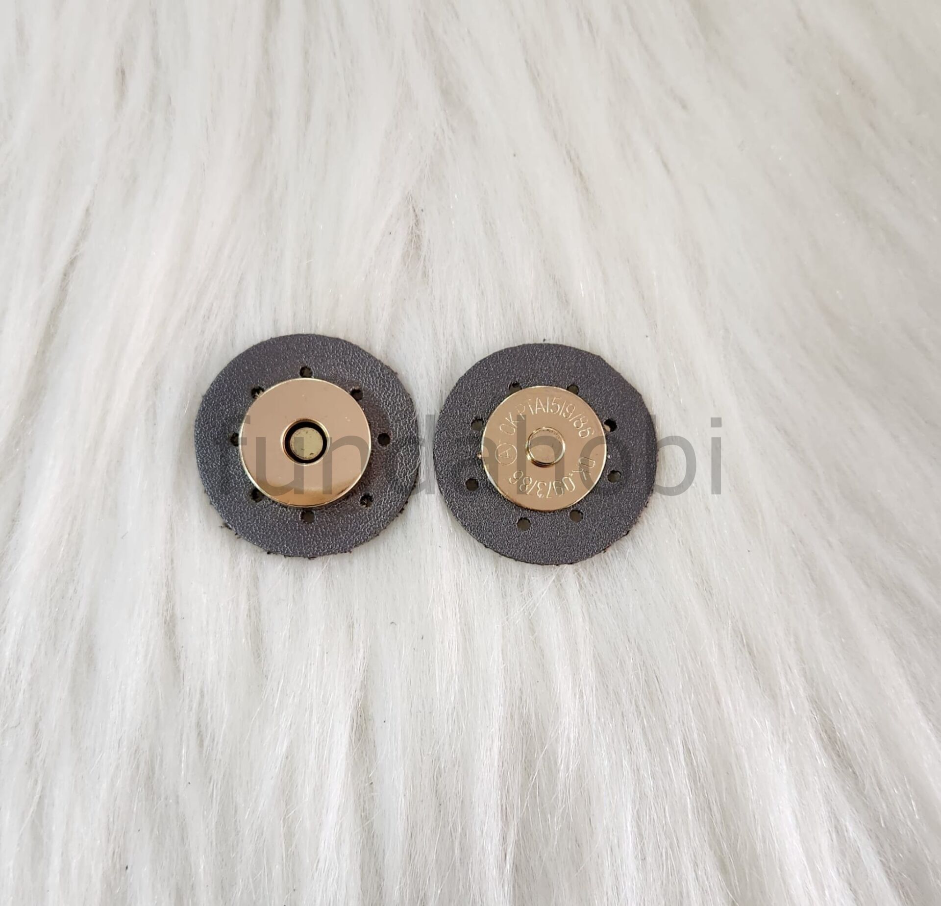 Dikmeli Deri Çıtçıtlar (Gold detaylı) GRİ