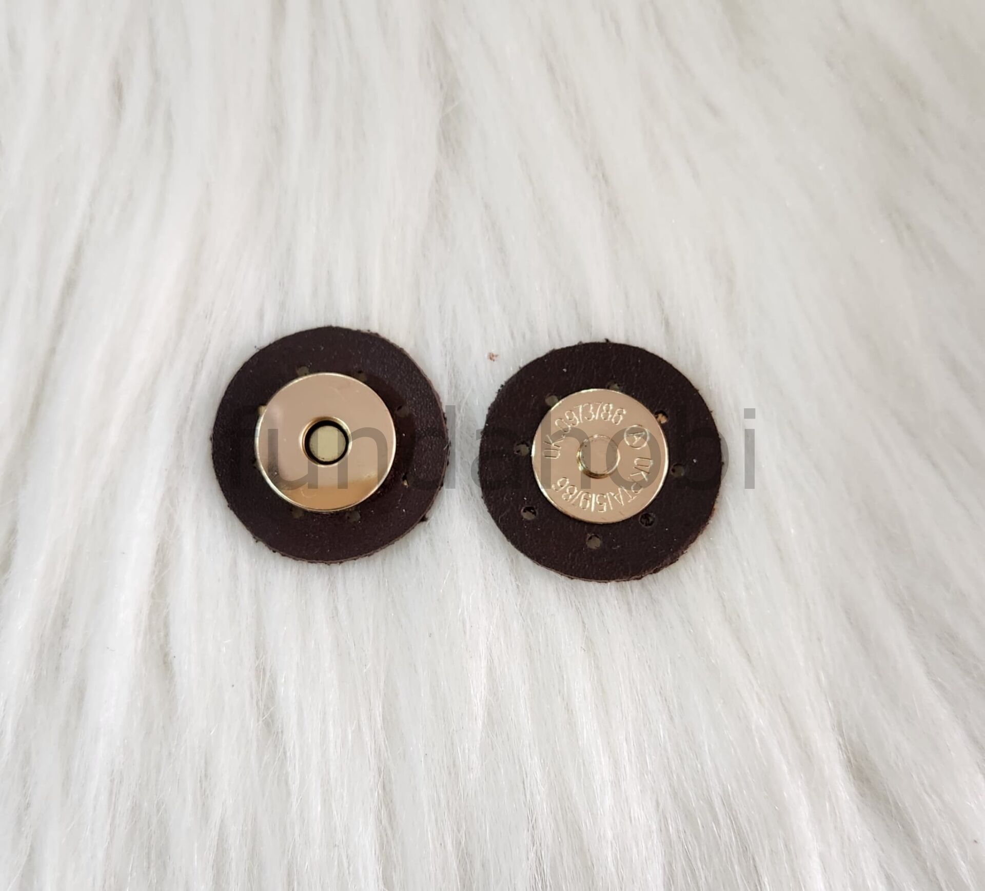 Dikmeli Deri Çıtçıtlar (Gold detaylı) KAHVERENGİ