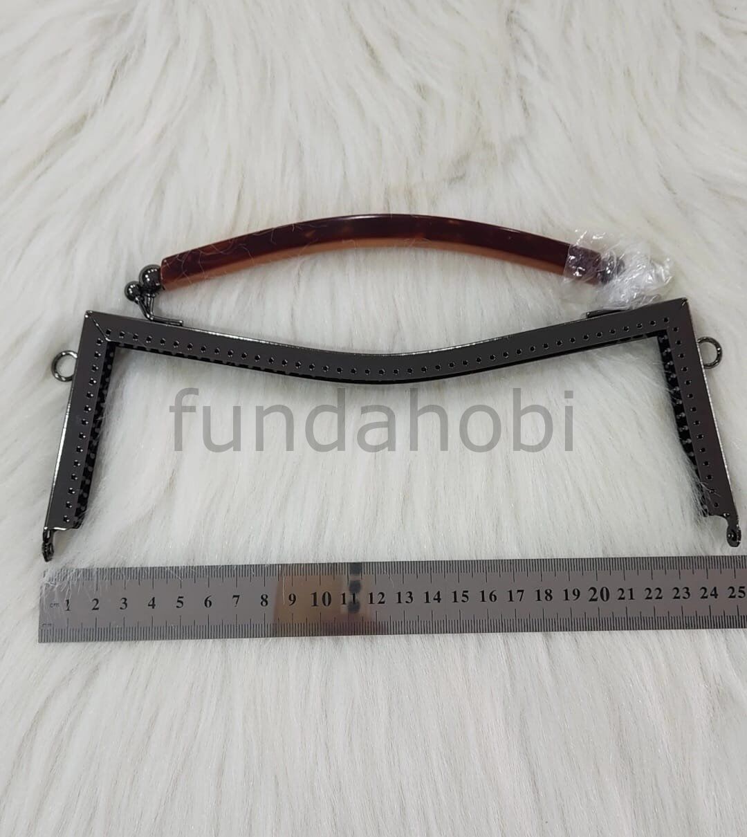 Akrilik Saplı Dikmeli Metal Çanta Bursu SİYAH