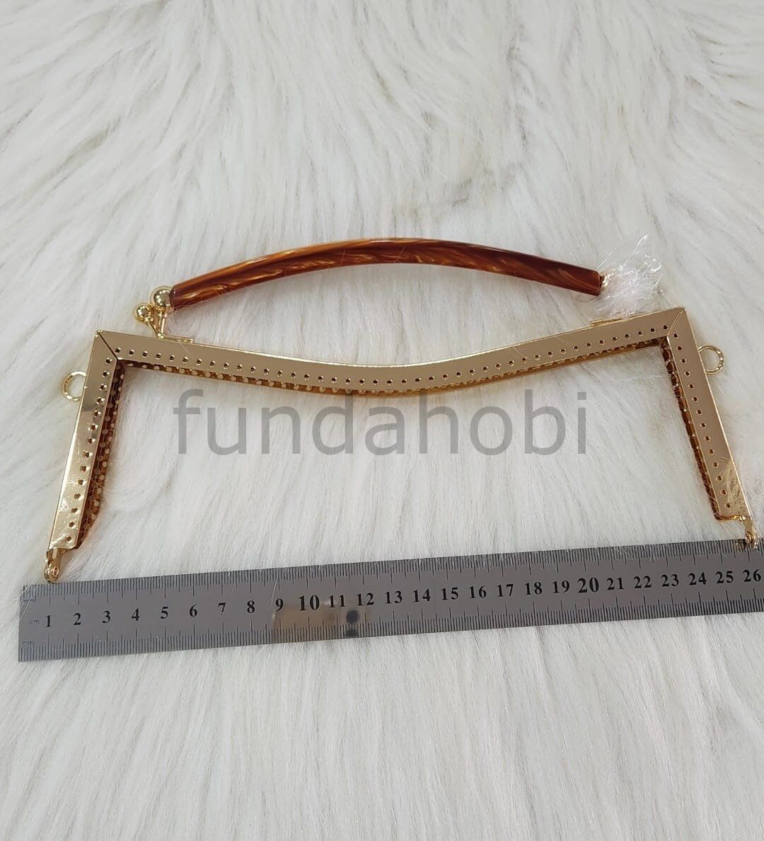 Akrilik Saplı Dikmeli Metal Çanta Bursu Gold