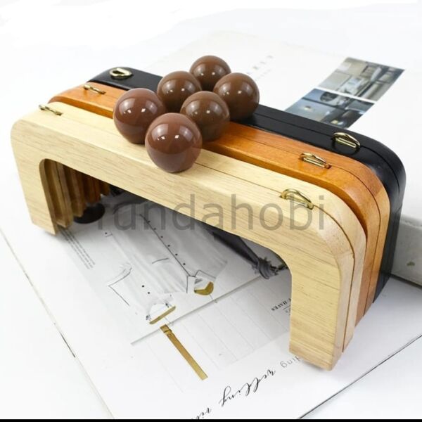 BONCUKLU MIKNATISLI AHŞAP BURS 20 CM -KARE