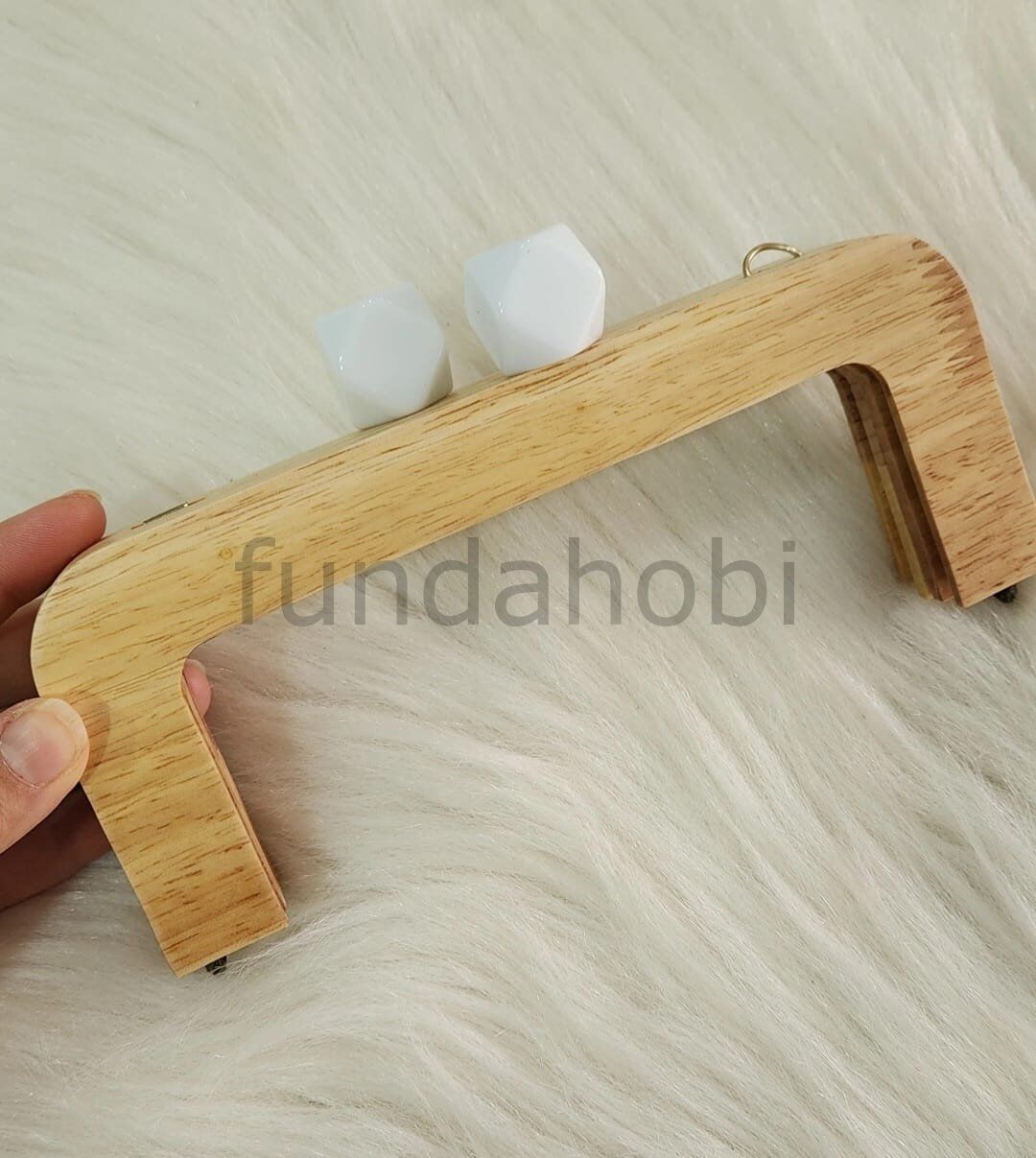 Boncuklu Mıknatıslı&Vidalı Ahşap Burs BEYAZ